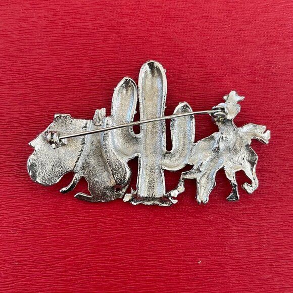 3/$30 💖 Vintage Western Scene Brooch - Picture 2 of 6